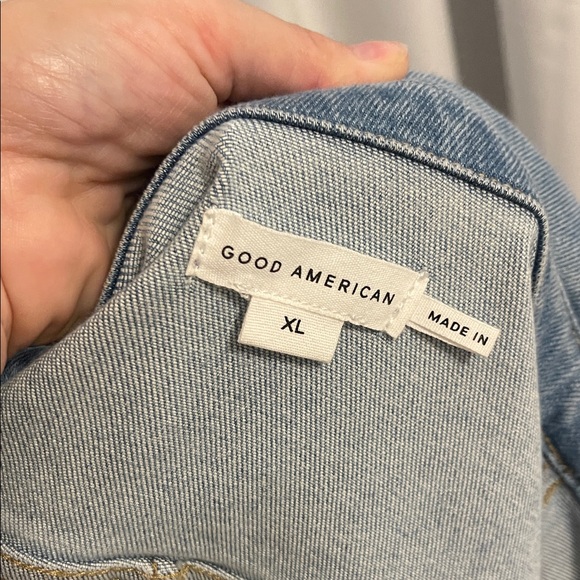 Good American Light Wash Denim Short-Sleeve Overalls - Picture 5 of 5